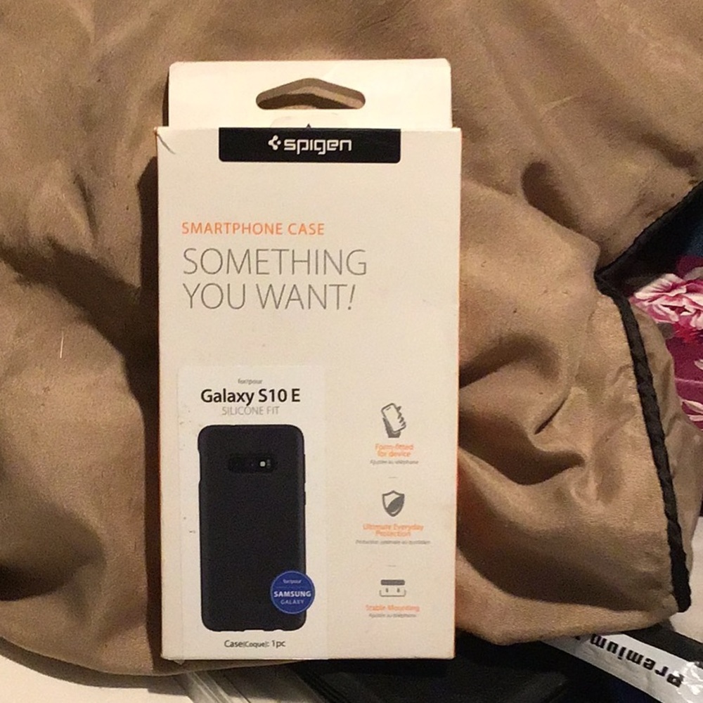 N.I.P SAMSUNG GALAXY S10E SILICON CASE BLACK